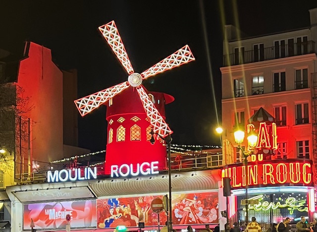 Picture of the Moulin Rouge windmill in Paris at night